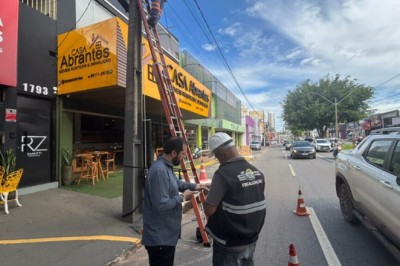 Fios irregulares na mira: operação em Goiânia já removeu 81,9 toneladas e regularizou 2.526 postes