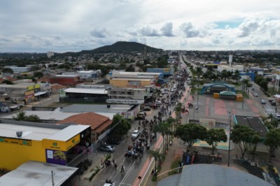 Cavalgada pelos 37 anos de Senador Canedo reúne 9 mil pessoas, com show e arroz carreteiro grátis