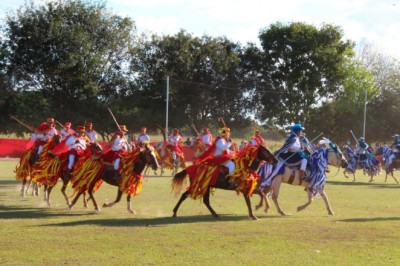 Cavalhadas de Guarinos voltam a Mandinópolis neste fim de semana com circuito ampliado; confira a programação