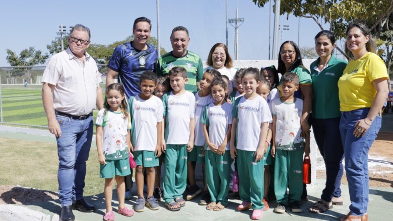 Montividiu do Norte inaugura campo sintético; investimento supera R$ 300 mil e integra pacote de 18 obras em Goiás