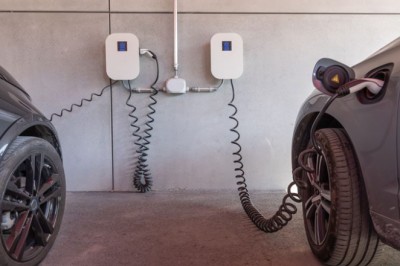 Recarga de veículos elétricos em condomínios em Goiás ganha regras detalhadas; veja exigências e prazos