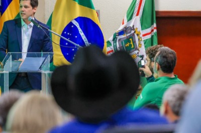 Dez municípios, 11,3 mil hectares: Goiás entrega 500º título do Regulariza Campo e lança GTA Digital