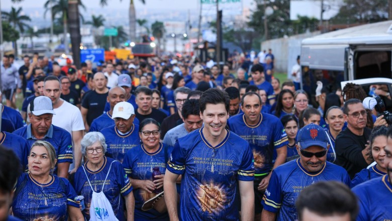 Daniel Vilela vai a pé até Trindade e inspeciona estrutura 24h na GO-060 para receber mais de 400 mil romeiros