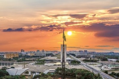 Abraço à Democracia: manifestantes e lideranças participam de atos de 8 de Janeiro