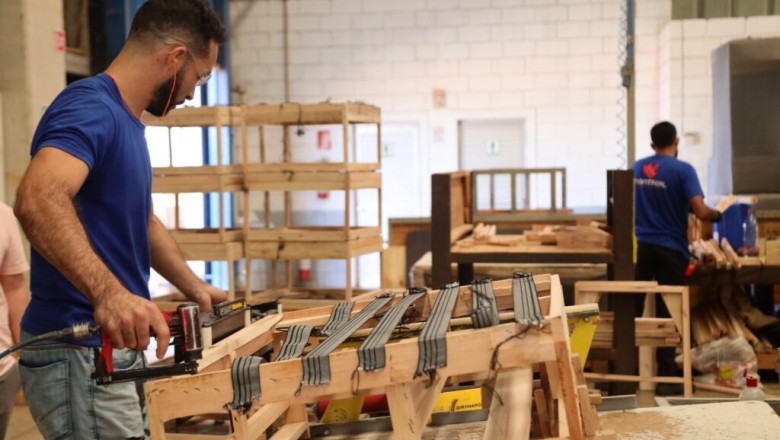 Goiás cria 6,3 mil empregos formais em março