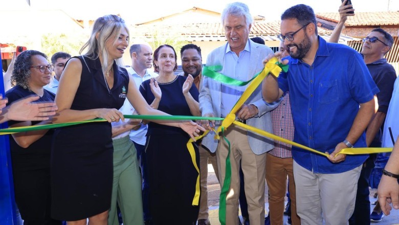 Caiado entrega nova sede de colégio estadual em Goiânia