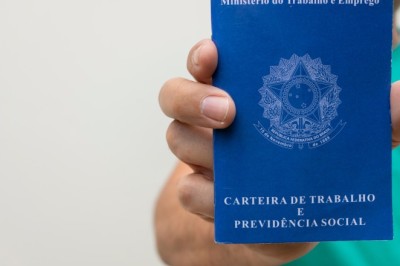 Governo Lula atinge recorde de empregos com carteira e informalidade recua