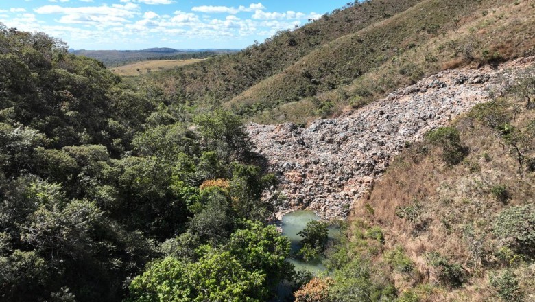Decreto reconhece emergência ambiental em Padre Bernardo após desabamento de lixo