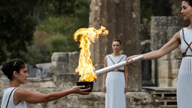 Chama olímpica é acesa na Grécia para os jogos olímpicos de Paris