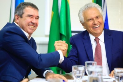 Caiado transmite presidência do Consórcio Brasil Central a Eduardo Riedel