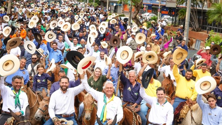 Cavalgada reúne mais de 3 mil muladeiros em Goiânia