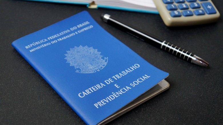 Emprego formal segue como preferência entre brasileiros