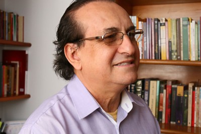Edival Lourenço lança coletânea que reúne duas décadas de crítica literária