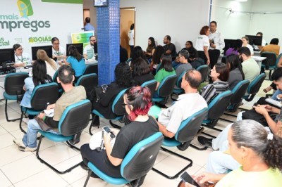 Feirão de Empregos na Saúde em Goiânia oferece salários de até R$ 4,7 mil e entrevistas no local