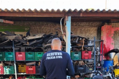Investigação aponta moto leiloada como sucata remontada; polícia cumpre mandados em Aparecida de Goiânia