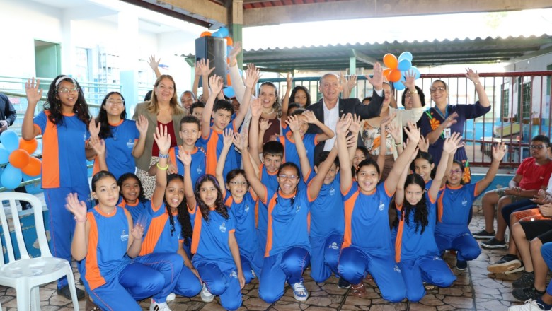 “Faz a gente se sentir parte da escola”, dizem estudantes durante entrega de uniformes da Rede Municipal de Educação