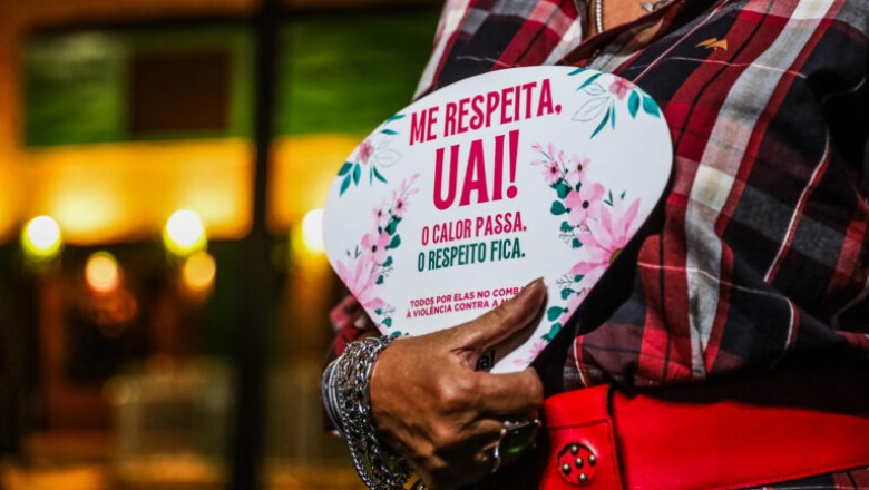 Me Respeita, Uai!: Pecuária de Goiânia terá campanha antiassédio com Ônibus Lilás e Banco Vermelho gigante