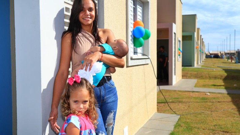 Casas a custo zero: 150 famílias recebem chaves no Oeste de Goiás e novas entregas já têm data