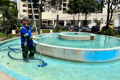 Goiânia intensifica manutenção em 23 espelhos d’água; entenda como a Comurg busca afastar o Aedes e manter as fontes cristalinas