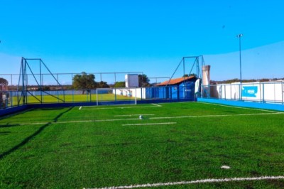 Novo campo de futebol society em Planaltina de Goiás recebe mais de R$ 500 mil; estado já constrói 18 unidades