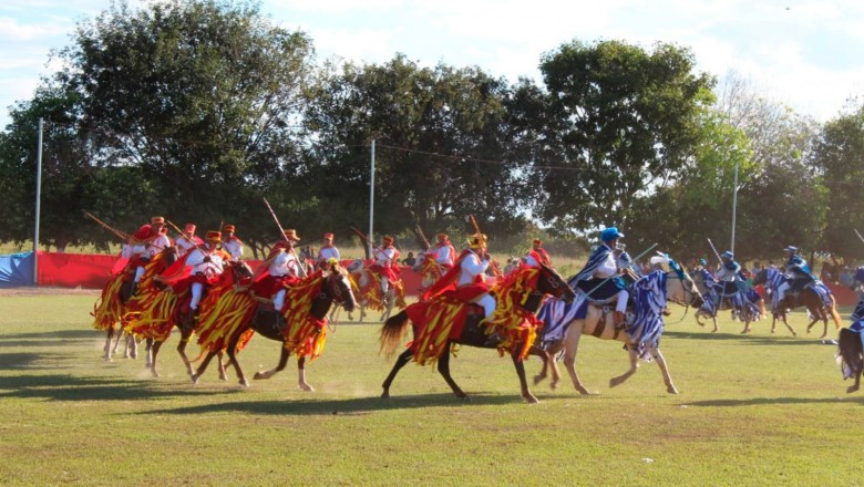 Cavalhadas de Guarinos voltam a Mandinópolis neste fim de semana com circuito ampliado; confira a programação