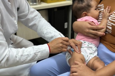 Baixa cobertura vacinal acende alerta para meningite em Goiânia: 13 casos e 5 mortes em 2026