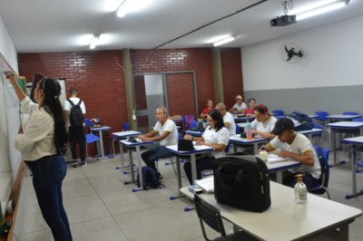 EJA em Goiás abre matrículas em 22 de junho com opção semipresencial e semestre que vale por um ano