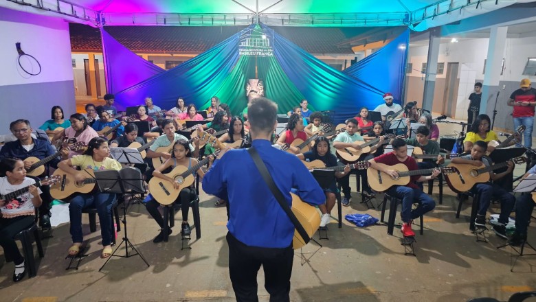 Escolas do Futuro de Goiás abrem 434 vagas gratuitas em Teatro e Violão em sete cidades; prazos variam até 29 de junho