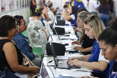 Goiás Social reúne serviços gratuitos na Região Leste de Goiânia; 650 cartões e 14 quadriciclos são entregues