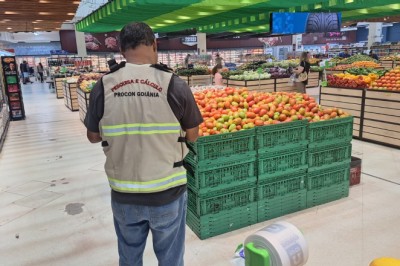 Tomate a R$ 3,67 ou R$ 14,19? Procon Goiânia aponta variação de até 286,65% na cesta básica