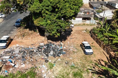 Denúncia nas redes leva a multa de R$ 5 mil ao dono de um lava jato por descarte no Córrego Capim Puba