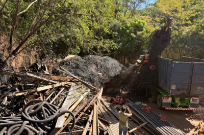 Goiânia doa 110,7 t de cabos retirados de 4.396 postes e propõe lei para identificar fios