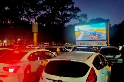 Cinema drive-in gratuito transforma o Parque Mutirama em telona a céu aberto com clássicos e novidades