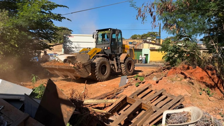 72 toneladas de lixo em um imóvel: operação em Goiânia encerra seis meses de queixas na Vila Santana
