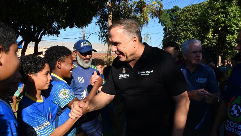 Campo do Buracão deixa o terrão e recebe grama sintética e LED; investimento foi de R$ 400 mil