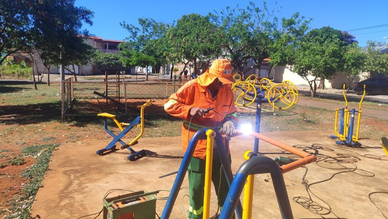 Goiânia recupera 1,7 mil equipamentos em praças em 6 meses; vandalismo exige reparos frequentes