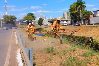 Comurg conclui limpeza preventiva em 14 km do Córrego Botafogo e reforça alerta contra descarte irregular