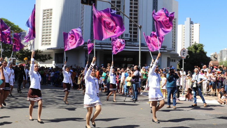 Desfile de 7 de Setembro toma a Avenida Tocantins: Goiânia reúne Forças Armadas, escolas e carros antigos