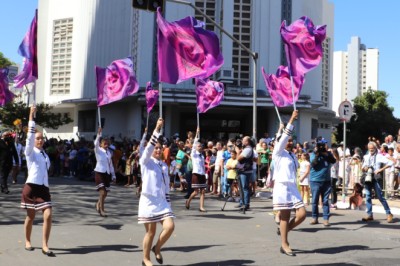 Desfile de 7 de Setembro toma a Avenida Tocantins: Goiânia reúne Forças Armadas, escolas e carros antigos