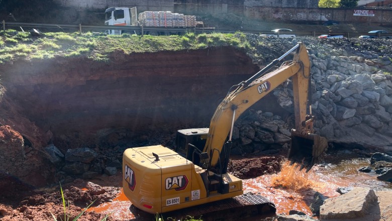 Marginal Botafogo tem trânsito parcialmente interditado durante obra contra erosão em Goiânia