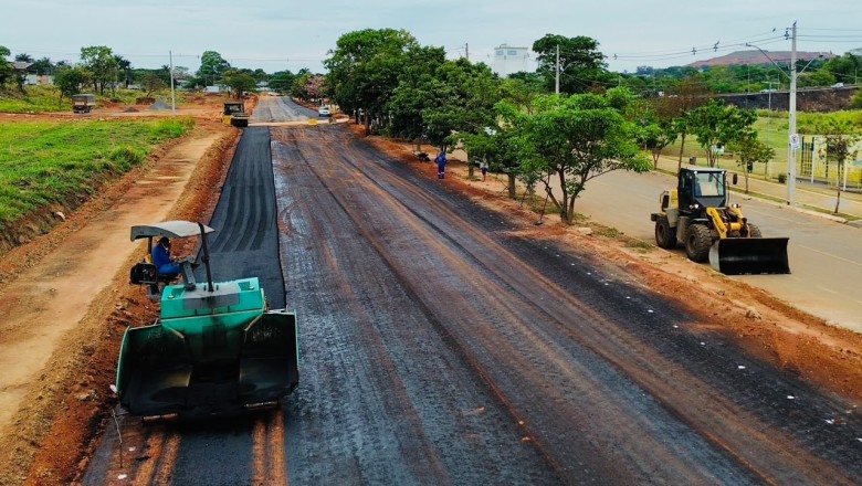Nova via muda trânsito perto do Hugol e entra na fase de pavimentação em Goiânia