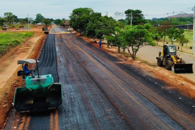 Nova via muda trânsito perto do Hugol e entra na fase de pavimentação em Goiânia