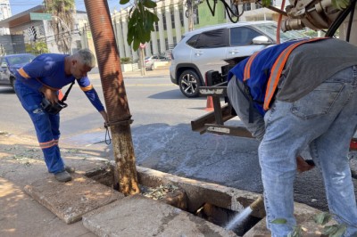 Goiânia intensifica limpeza de bueiros em 134 pontos de alagamento antes das chuvas