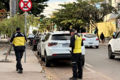 Operação Esquina Livre reforça fiscalização e pode remover veículos estacionados irregularmente em Goiânia