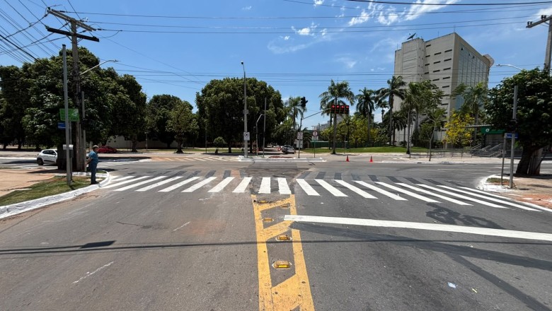 Cruzamento entre Avenida 85 e Praça Cívica ganha mais espaço após retirada de barreira