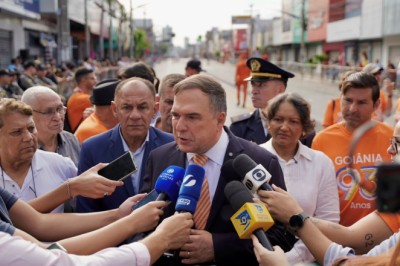 Desfile reúne cerca de 10 mil pessoas e abre celebrações dos 93 anos de Goiânia