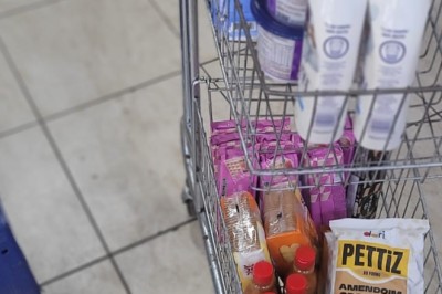 Fiscalização apreende 680 produtos vencidos em atacarejo de Goiânia após denúncia