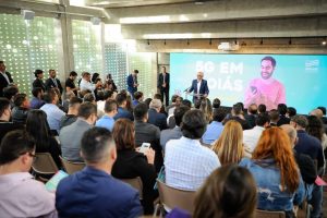 Governador Ronaldo Caiado participou, em março, de encontro com prefeitos para orientar sobre implantação da internet 5G