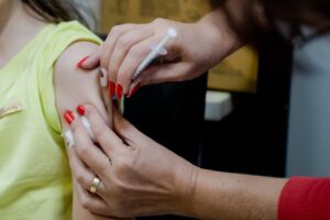 A partir de 2024, a vacina contra a poliomielite será alterada para a forma injetável