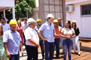 Canteiro de obras: Daniel Vilela visita obras de casas populares e escola de Castelândia, a 220 quilômetros de Goiânia